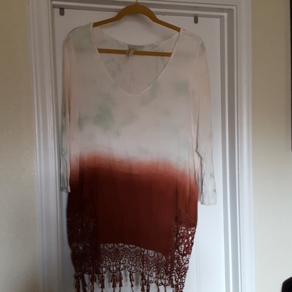 buckle gimmicks tie dyed top